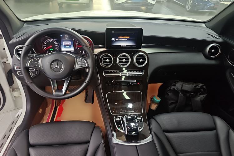 Used Mercedes-Benz GLC 2017 GLC 260 4MATIC Luxury Model Center Console