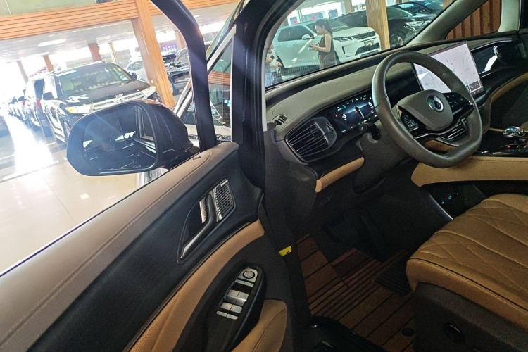 Used Denza D9 2024 DM-i 980 Four-Wheel Drive Prestige Model
