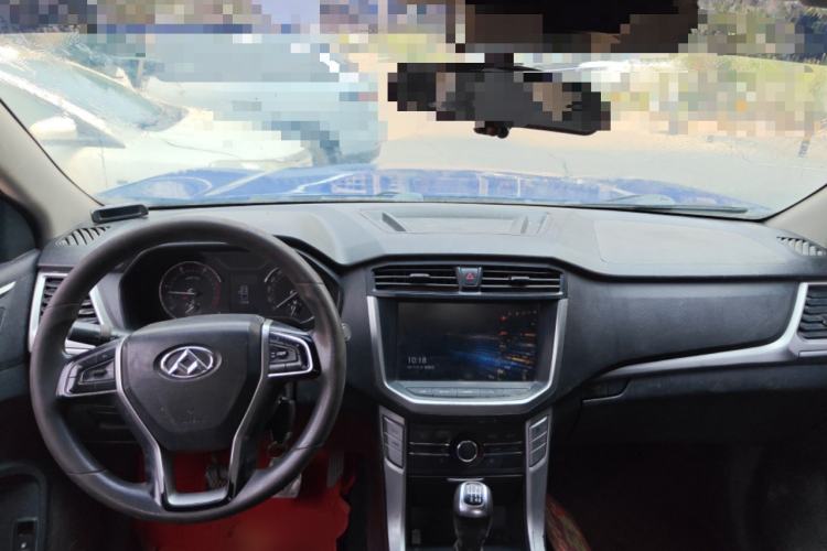 Used SAIC MAXUS T60 2017 2.8T Diesel Manual Two-Wheel Drive High-Ride Comfort Plus Long-Body Emission Standard V Center Console