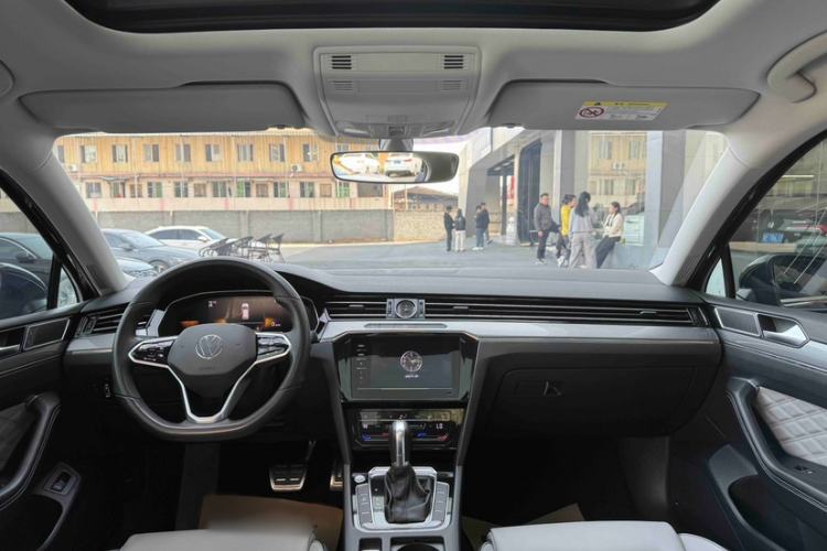 Used Volkswagen Magotan 2023 2 Million Units Limited Edition 330TSI DSG Leading Version
