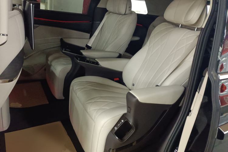 Used Denza D9 2025 DM-i Intelligent Drive 1020 Four-Wheel Drive Prestige Model