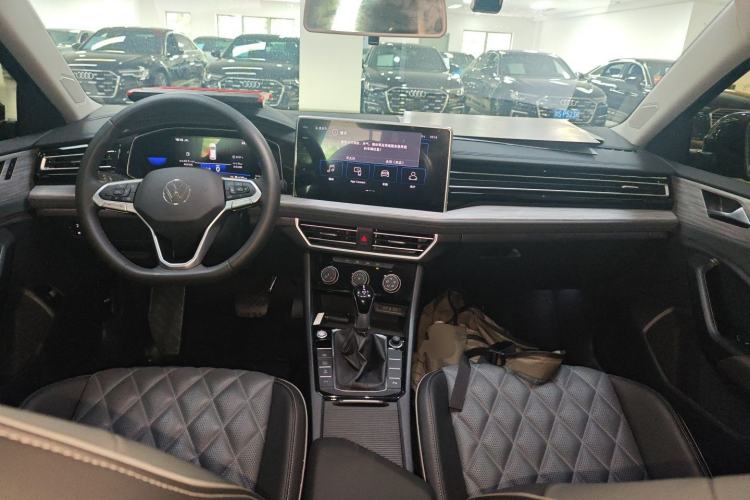 Used Volkswagen Sagitar 2023 300TSI DSG Excellence Edition Center Console