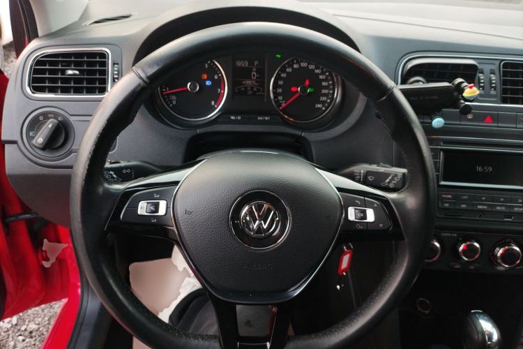 Used Volkswagen Polo 2016 1.6L Automatic Comfort Model
