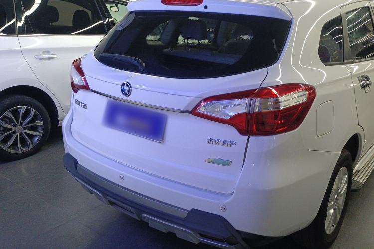 Used Venucia T70 2015 2.0L CVT Smart Choice Edition
