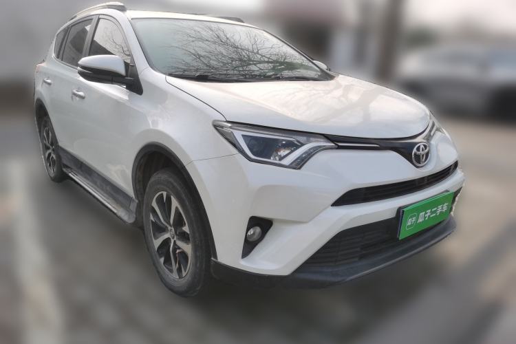 Used Toyota RAV4 2019 2.0L CVT Two-Wheel Drive Luxury Version China VI Standard