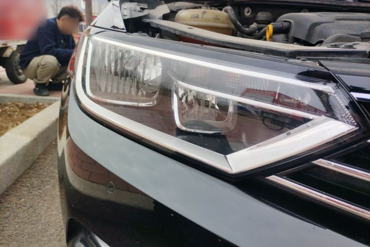 Used Volkswagen Magotan 2018 330TSI DSG Advanced Model Right Front Headlight