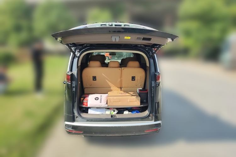 Used Denza D9 2022 DM-i 970 Four-Wheel Drive Flagship Model Trunk