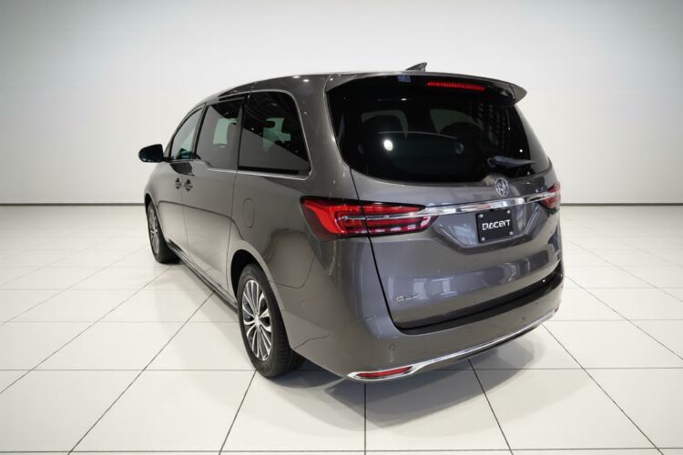 Used Buick GL8 2023 Facelifted Land Cruiser Executive Luxury Version
