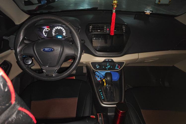 Used Ford Escort 2015 1.5L Automatic Comfort Edition Center Console