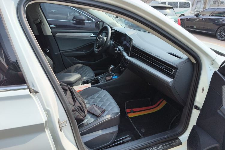 Used Volkswagen Sagitar 2023 300TSI DSG Excellence Edition Right Front Seat