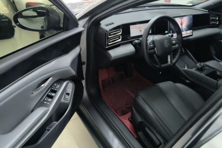 Used BYD Qin L 2025 DM-i Smart Drive 80KM Leading Model
