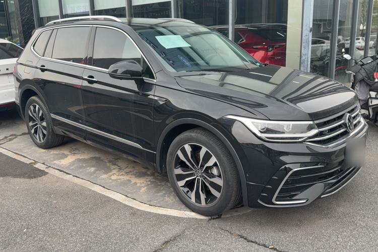 Used Volkswagen Tiguan L 2023 Facelifted 380TSI Automatic All-Wheel Drive R-Line Plus Version 7-Seater