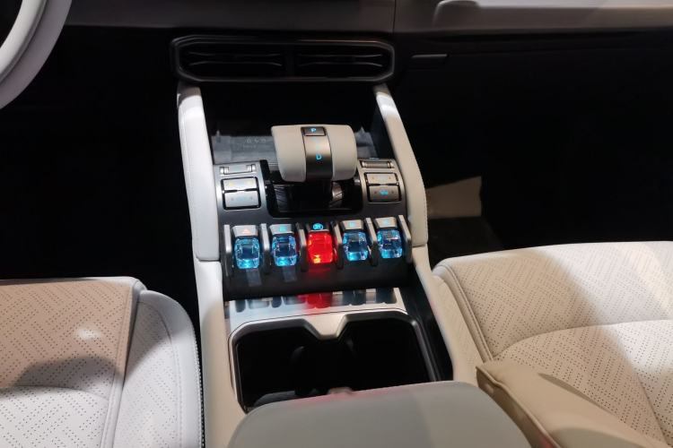 Used Formula Leopard Titanium 3 2025 501 km Range Rear-Wheel Drive Intelligent Driving Max Edition
