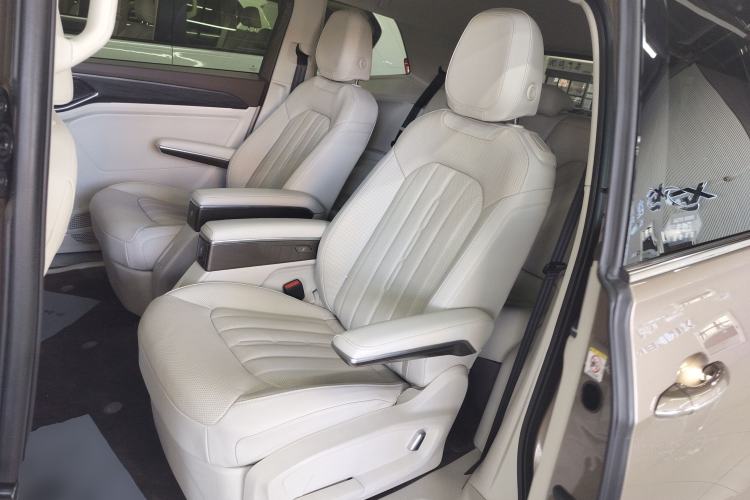 Used Volkswagen Viloran 2023 380TSI Luxury Edition