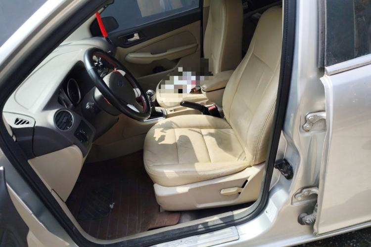 Used Ford Focus 2013 Sedan Classic 1.8L Manual Base Model