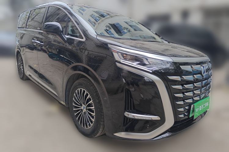 Used Denza D9 2024 DM-i 1050 Luxury Model Front Right 45 Deg