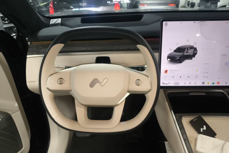 Used ONVO Luxeed L90 2025 Model—Ultra Six-Seater Version Steering Wheel