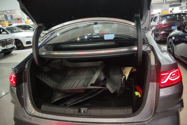 Used BYD Qin L 2025 DM-i Smart Drive 80KM Leading Model Trunk