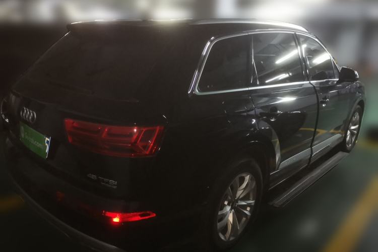 Used Audi Q7 2018 45 TFSI Technology Edition Rear Right 45 Deg