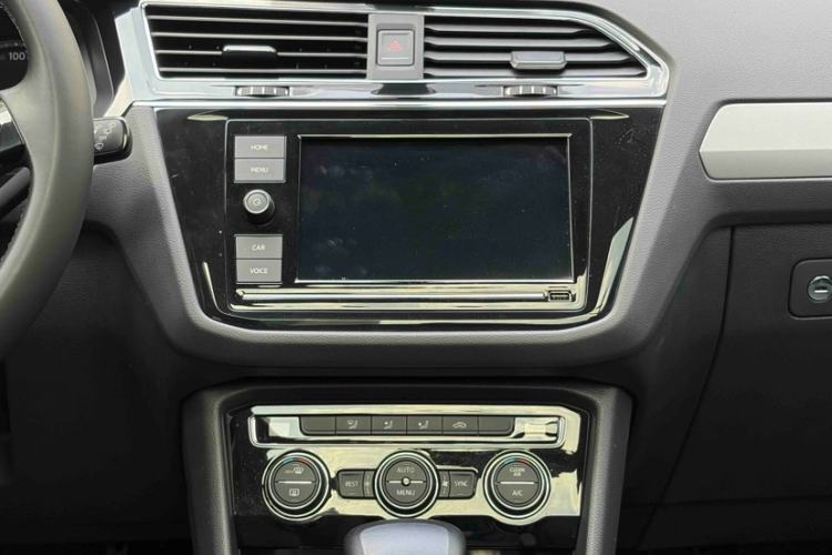 Used Volkswagen Tiguan L 2019 330TSI Automatic Two-Wheel Drive Panoramic Comfort Edition China VI Standard Interior 4