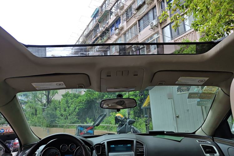 Used Buick Regal 2011 2.4L SIDI Comfort Edition Headliner