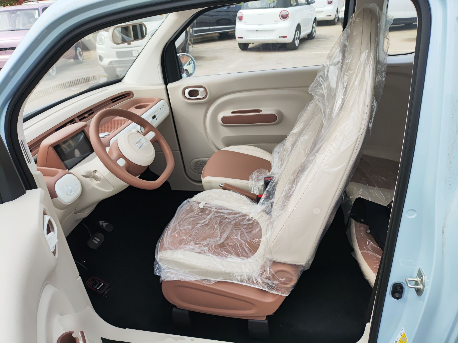 المقاعد الأمامية داخل السيارة