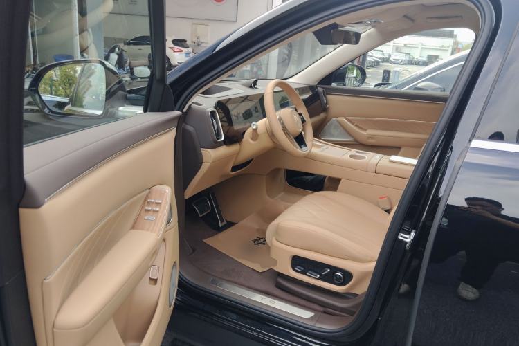 Used Hima AITO M8 2025 Extended-Range Ultra Version 53.4 kWh 6-Seater Edition Driver Seat