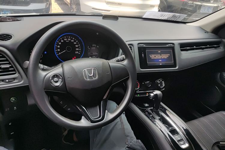 Used Honda Vezel 2015 1.8L CVT 2WD Elite Model Center Console