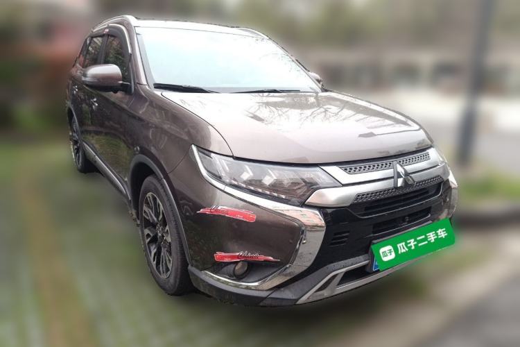 Used Mitsubishi Outlander 2019 2.4L 4x4 Zhi Xiang Edition 5 Seats China VI Standard Front Right 45 Deg