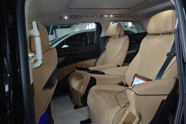 Used Denza D9 2024 DM-i 980 Four-Wheel Drive Prestige Model