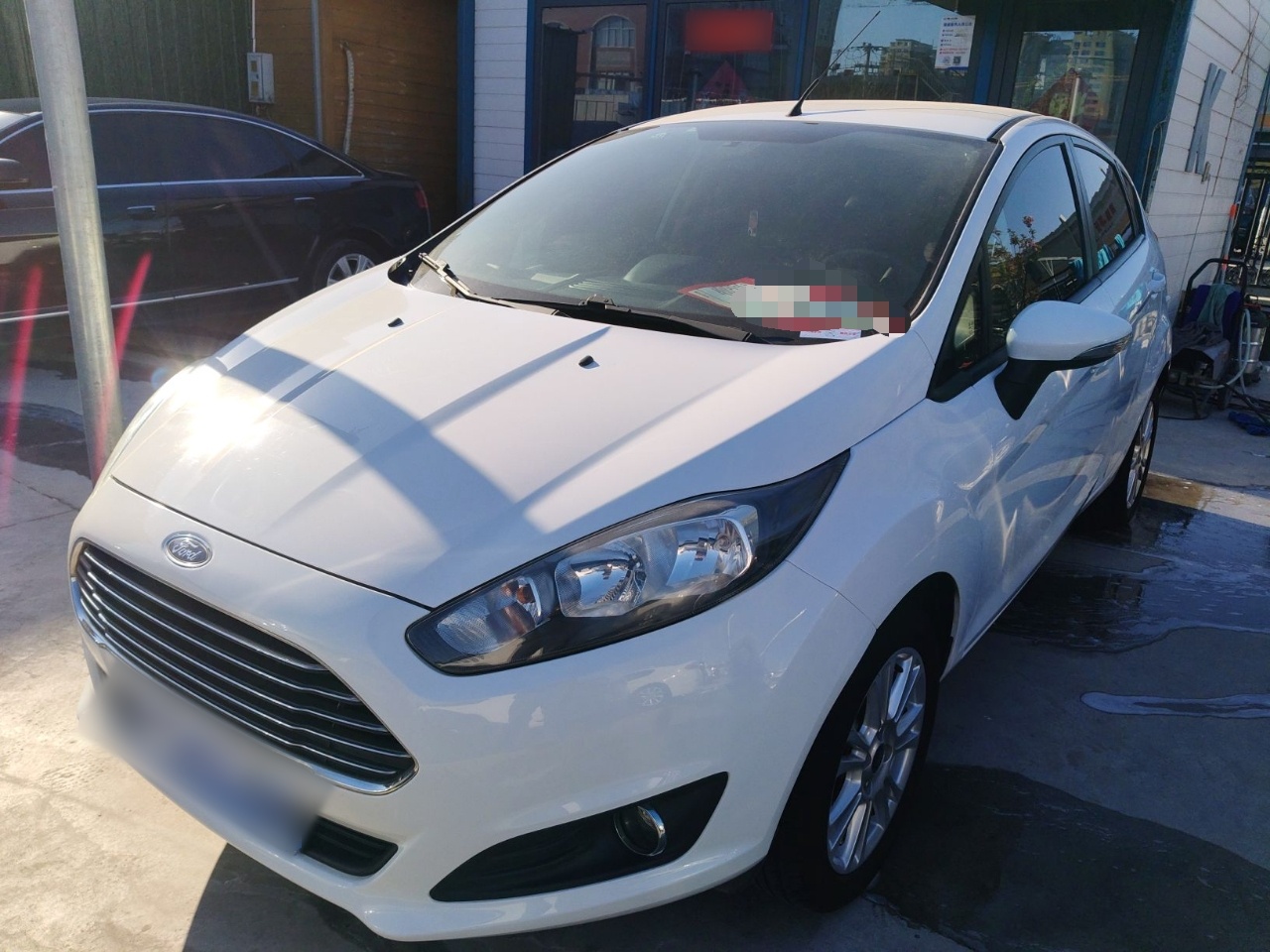 Под передней частью автомобиля