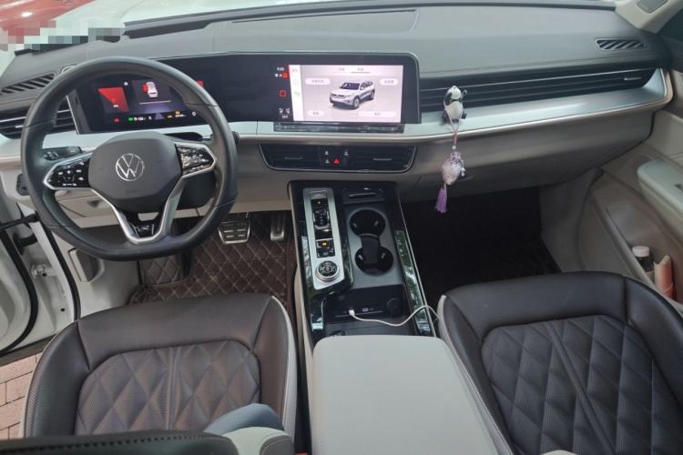 Used Volkswagen Tavendor 2023 380TSI All-Wheel Drive R-Line Journey Edition
