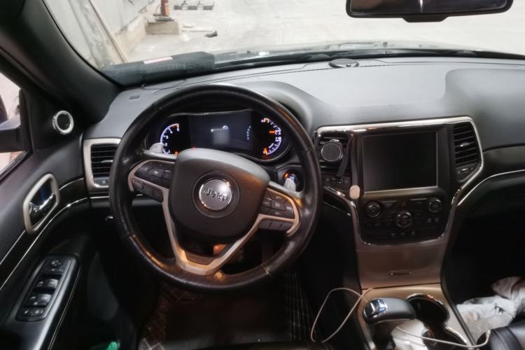 Used Jeep Grand Cherokee 2014 3.0TD Diesel Comfort Navigation Version Steering Wheel