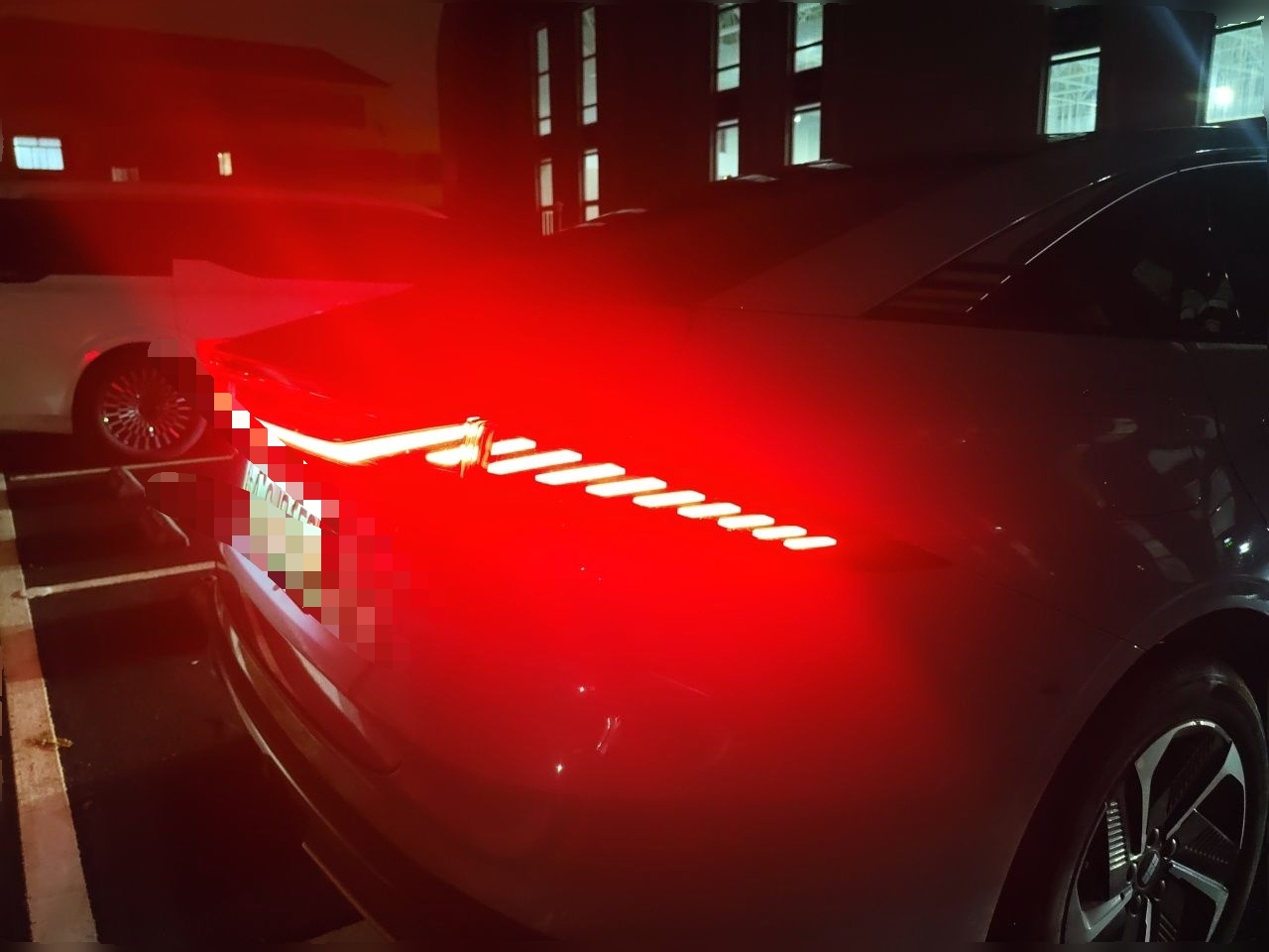 Geely Galaxy L6 2025 EM-i 140km Starship Edition — снимка 6