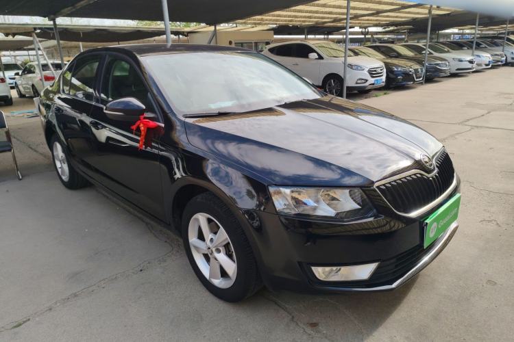 Used Skoda Octavia 2015 1.6L Automatic Yijie Edition Front Right 45 Deg