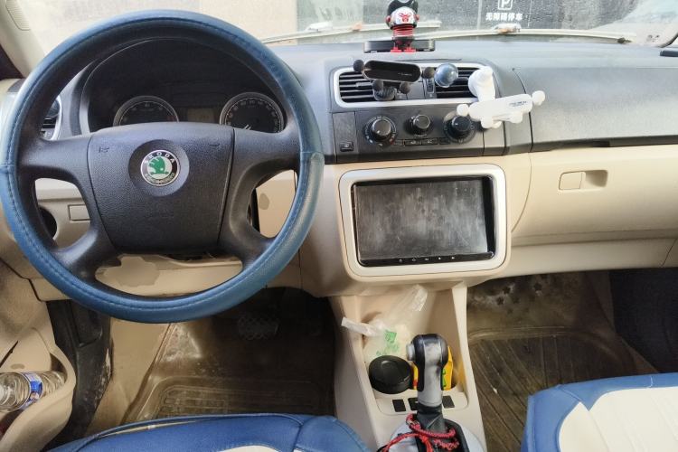 Used Skoda Fabia 2011 1.6L Automatic Crystal Edition Center Console