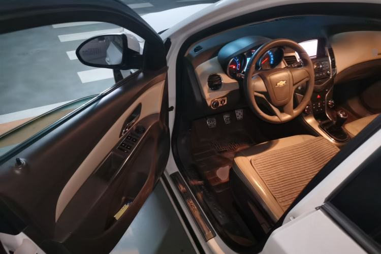 Used Chevrolet Cruze 2015 1.5L Classic SE MT Driver Seat