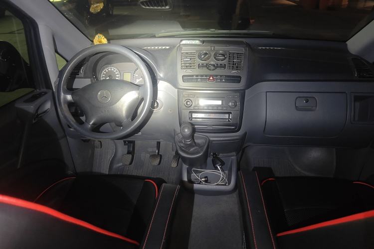 Used Mercedes-Benz Vito 2010 2.1T Diesel Business Edition Center Console