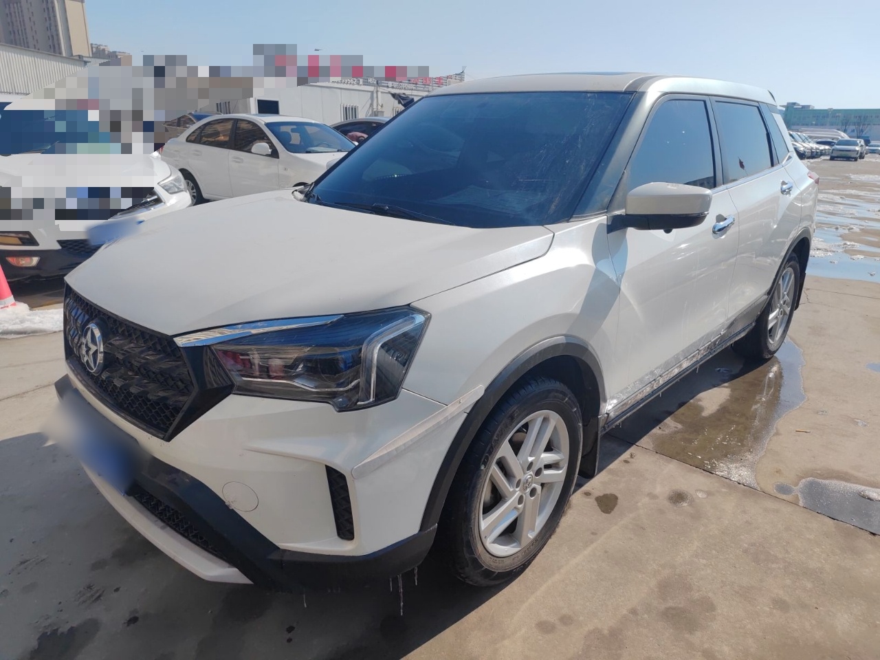 Под передней частью автомобиля