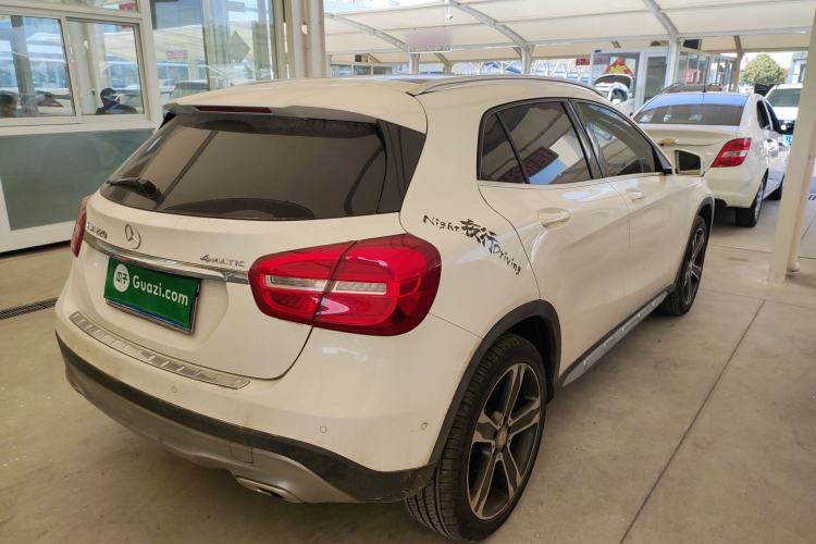 Used Mercedes-Benz GLA 2015 GLA 220 4MATIC Luxury Model Rear Right 45 Deg