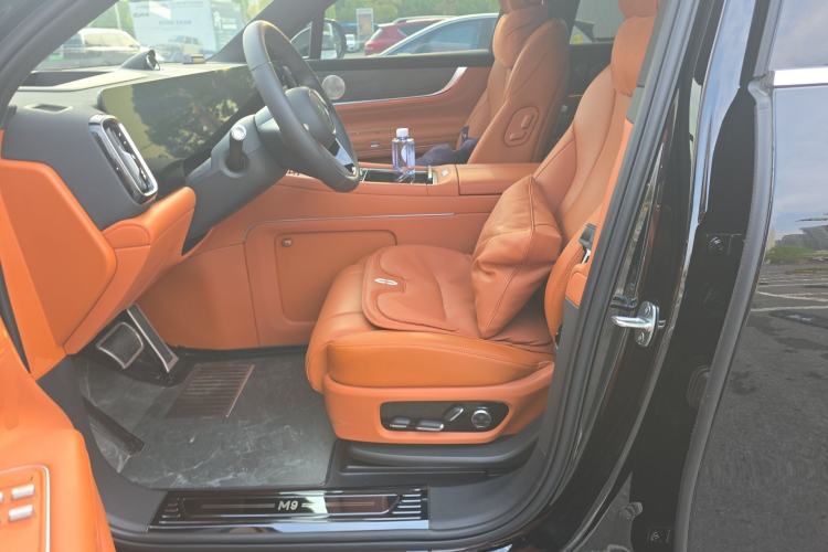 Used Hima AITO M9 2025 Extended-Range Max Version 52 kWh 6-Seater Edition Left Front Seat