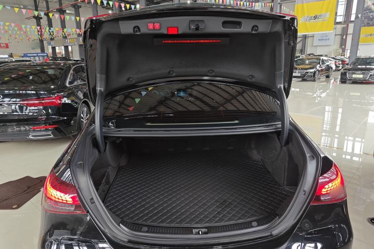 Used Mercedes-Benz E-Class New Energy 2023 E 350 e L Plug-in Hybrid Sedan
