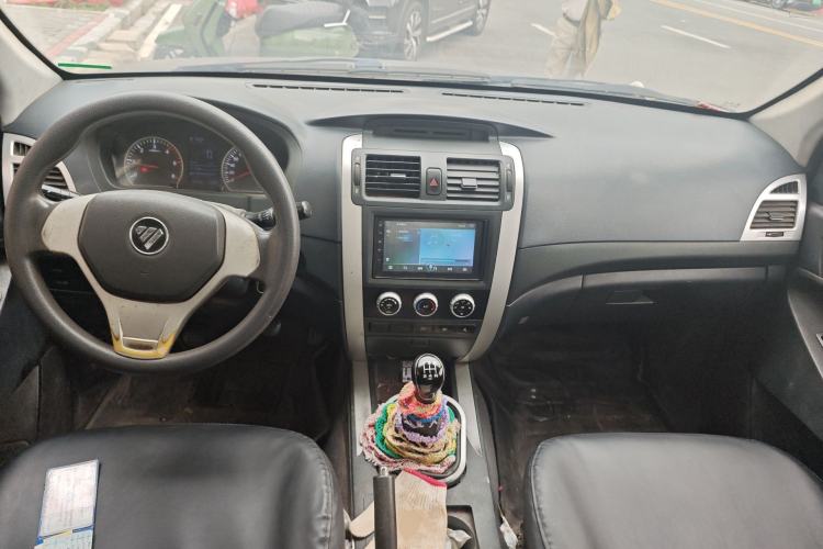Used Foton Tunland 2015 2.8T E5 Diesel 2WD Comfort Edition BJ493ZLQ4 Center Console