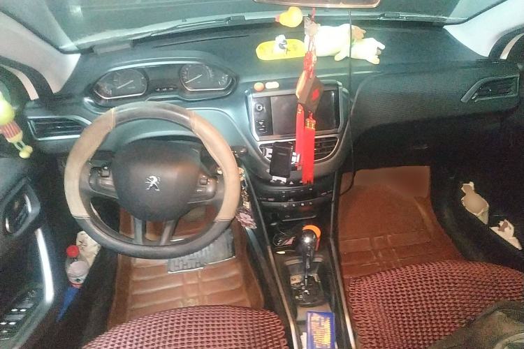 Used Peugeot 2008 2014 1.6L Automatic Fashion Edition Center Console