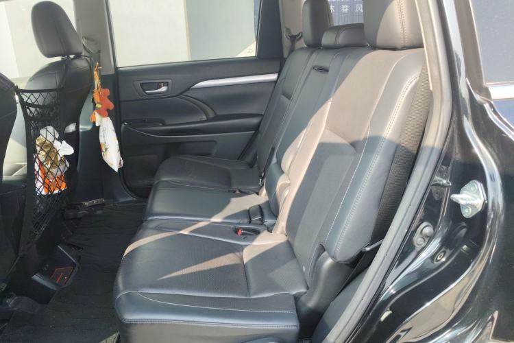 Used Toyota Highlander 2018 2.0T Two-Wheel Drive Prestige Version 7 Seats China V Emission Standard