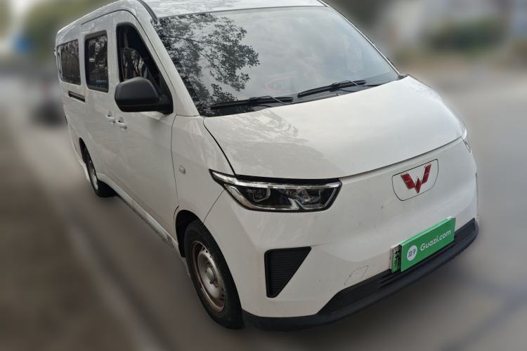 Used Wuling Yangguang 2024 300KM Comfort Version Passenger Van 75kW
