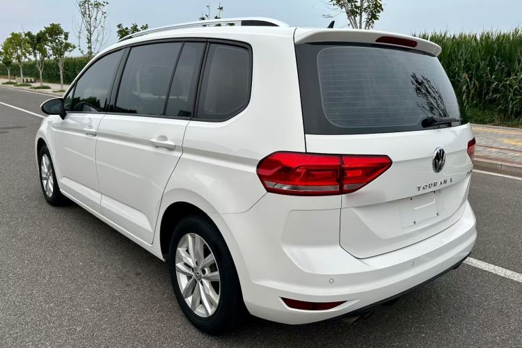 Used Volkswagen Touran 2021 Volkswagen Touran L 280TSI DSG Style Edition 7 Seats
