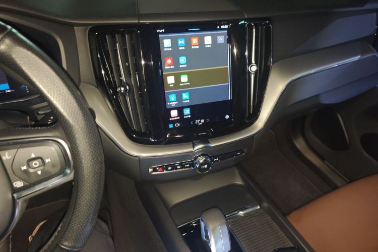 Used Volvo XC60 2022 B5 4x4 Zhiyi Luxury Edition
