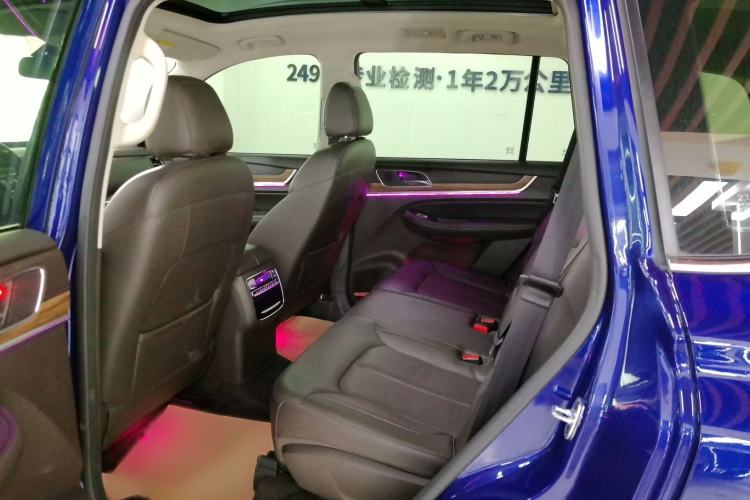 Used Roewe RX8 2018 30T Smart Connectivity Two-Wheel Drive Flagship Edition
