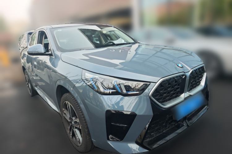 Used BMW X2 2024 sDrive25i M Sport Package Front Right 45 Deg